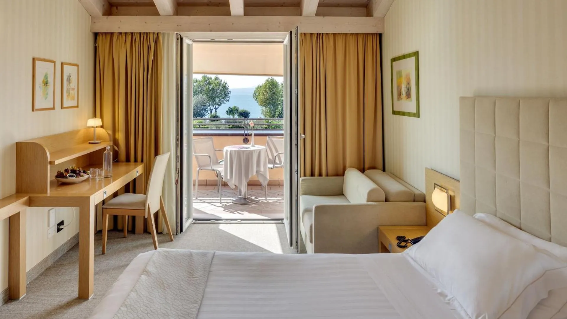 Hotel Caesius Thermae & Spa Resort Бардолино Италия